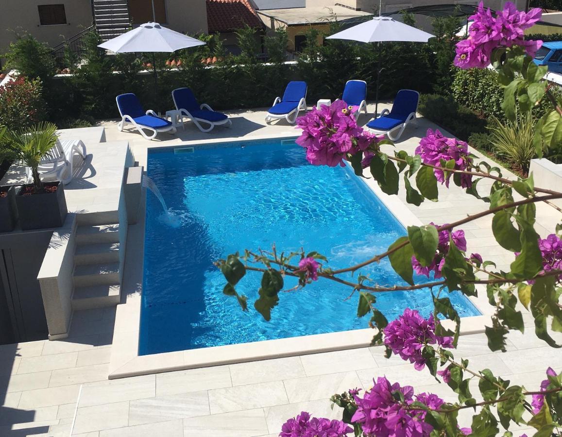 Apartment With Heated Pool, Villa Regina Pula Exterior foto