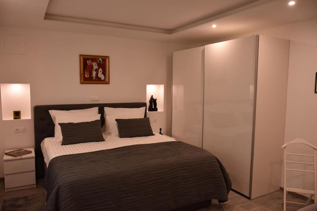Apartment With Heated Pool, Villa Regina Pula Exterior foto