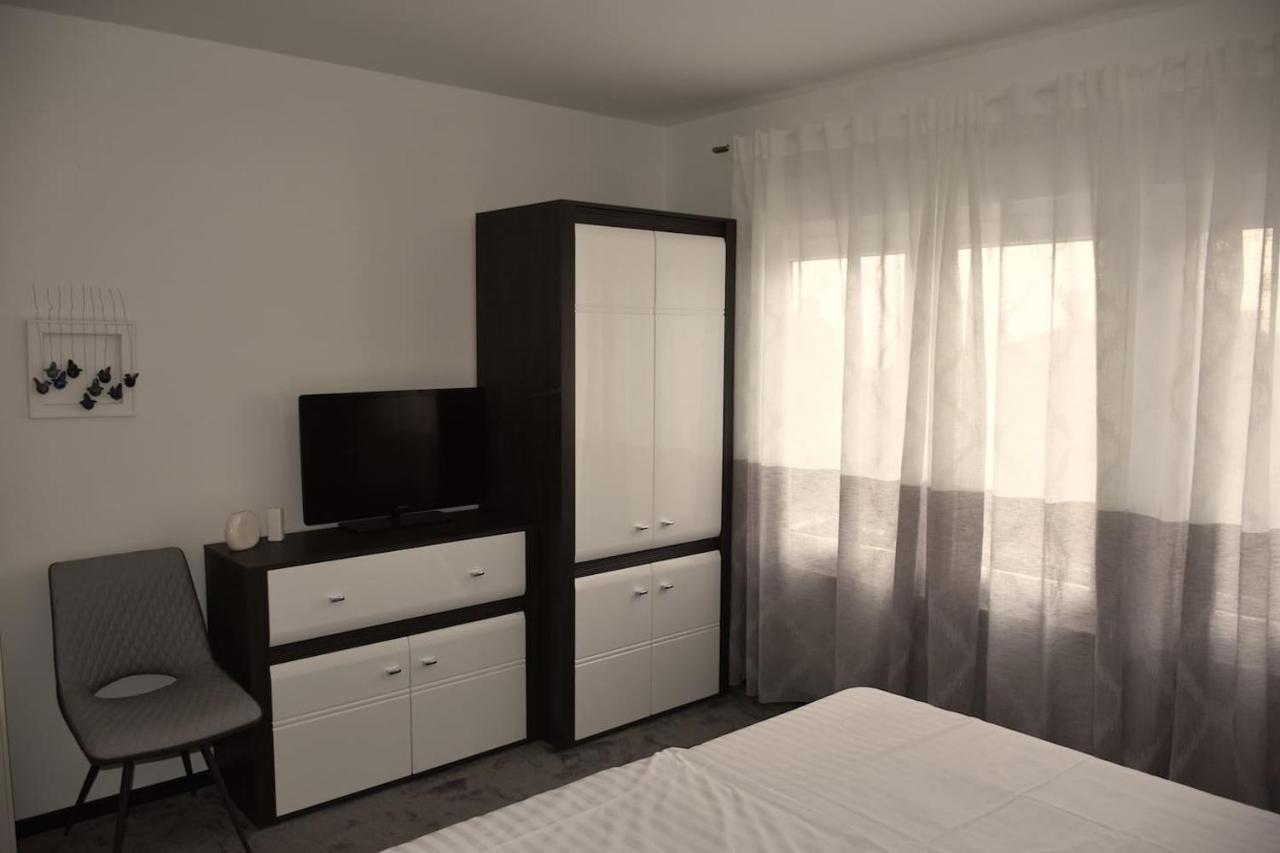 Apartment With Heated Pool, Villa Regina Pula Exterior foto