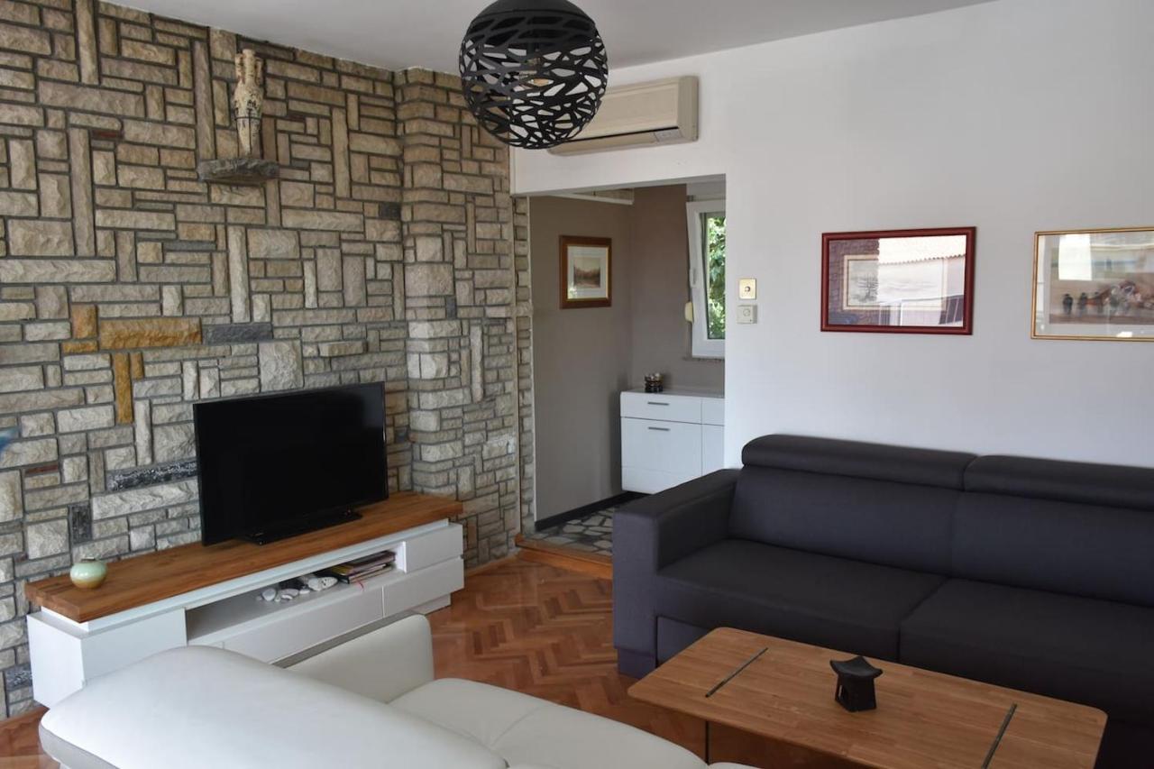 Apartment With Heated Pool, Villa Regina Pula Exterior foto