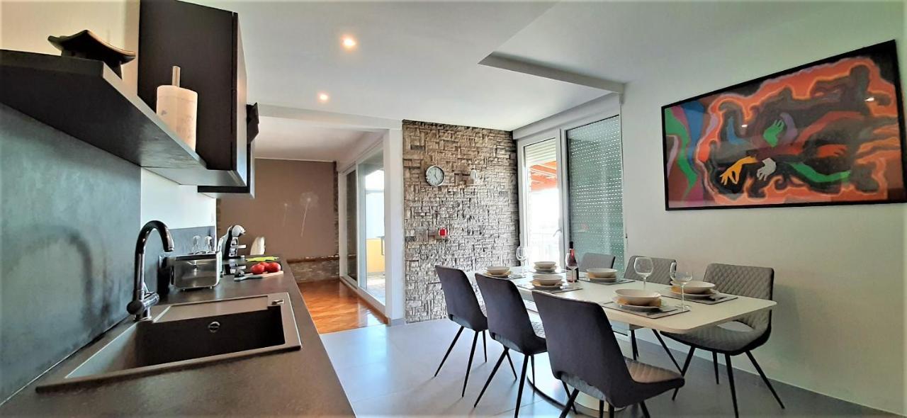Apartment With Heated Pool, Villa Regina Pula Exterior foto